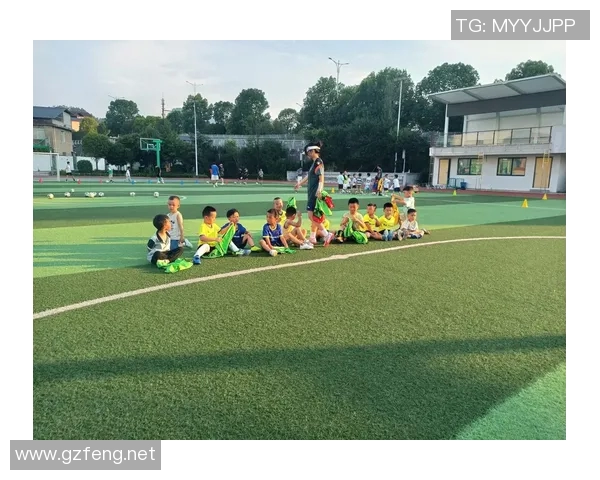 足球明星训练中的趣味活动与独特训练方式揭秘